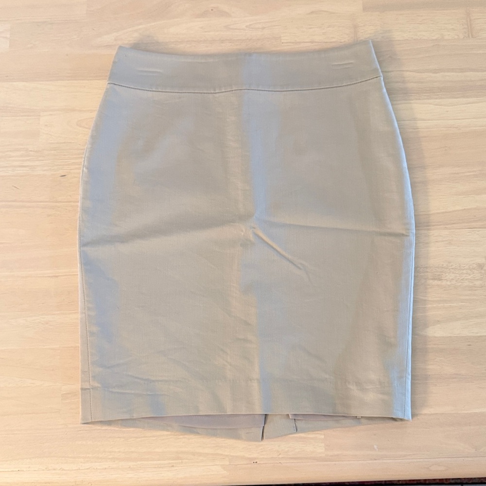 Ann Taylor Khaki Colored Pencil Skirt, Size 2P, Fully Lined, Excellent Condition
